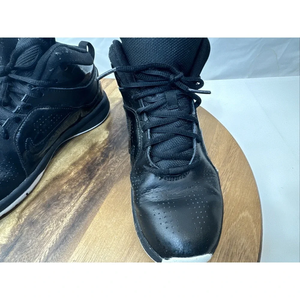 NIKE KIDS TEAM HUSTLE D6 6Y BASKETBALL SHOES 599187-001 BLACK‎
